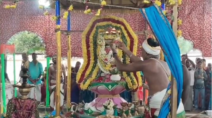 மயிலாடுதுறை : 14 ஆண்டுகளுக்கு பிறகு நடைபெறும் குடமுழுக்கு..! திருவிழாக் கோலம் பூண்ட வருந்தீஸ்வரர் கோயில்..! 2 3
