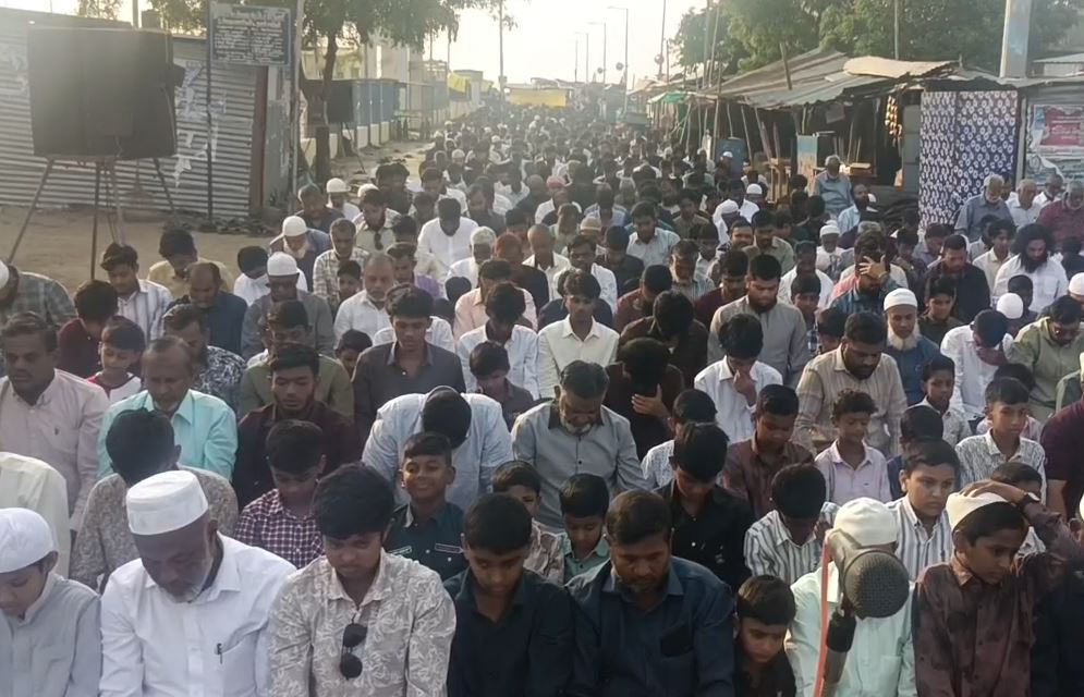நாகை : நாகூர் கடற்கரையில் 1,000 இஸ்லாமியர்கள்..! அமைதி நிலவ வேண்டி பிரார்த்தனை..! 5 4