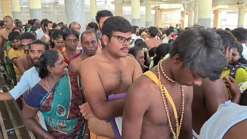 கோயில் கருவறையில் ஆண்கள் மேலாடை அணியாததன் ஆன்மிகத் தாத்பரியம் என்ன? vlcsnap 2026 05 30 17h44m12s022