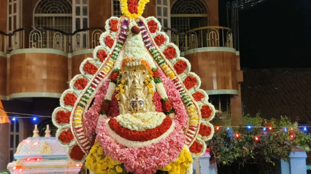 கைகளில் ஏந்தியபடி “அம்மன் சிரசு” ஊர்வலம்..!! கெங்கையம்மன் கோயில் திருவிழா கோலாகலம்..!! Screenshot 2026 06 16 at 8.13.28 AM