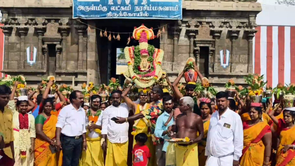 சோளிங்கர்; மகா முனீஸ்வரர் கோவில் மண்டல பூஜை – பால்குடத்துடன் பக்தர்கள் ஊர்வலம்! 1 016 koil A
