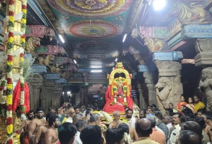 மதுரை மீனாட்சி அம்மன் கோயில் ஆடி முளைக்கொட்டு திருவிழா! கொடியேற்றத்துடன் கோலாகல தொடக்கம்! A