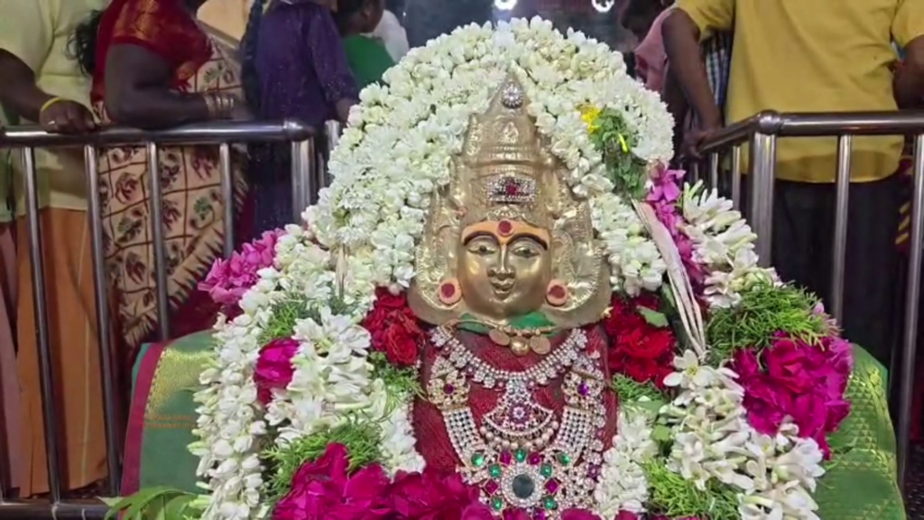 ஆடி முதல் வெள்ளி… வீரபாண்டி கௌமாரியம்மன் கோயிலில் அலைமோதிய பக்தர்கள்! vlcsnap 2026 07 17 18h09m45s356