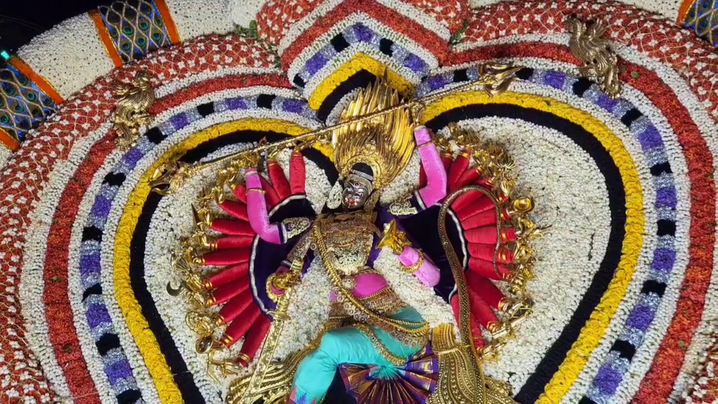 மகிஷாசுரமர்த்தினி அலங்காரத்தில் ஸ்ரீ தும்பவனத்தம்மன்… காஞ்சிபுரத்தில் ஆடி விழா கோலாகலம்! vlcsnap 2026 07 19 14h09m12s425