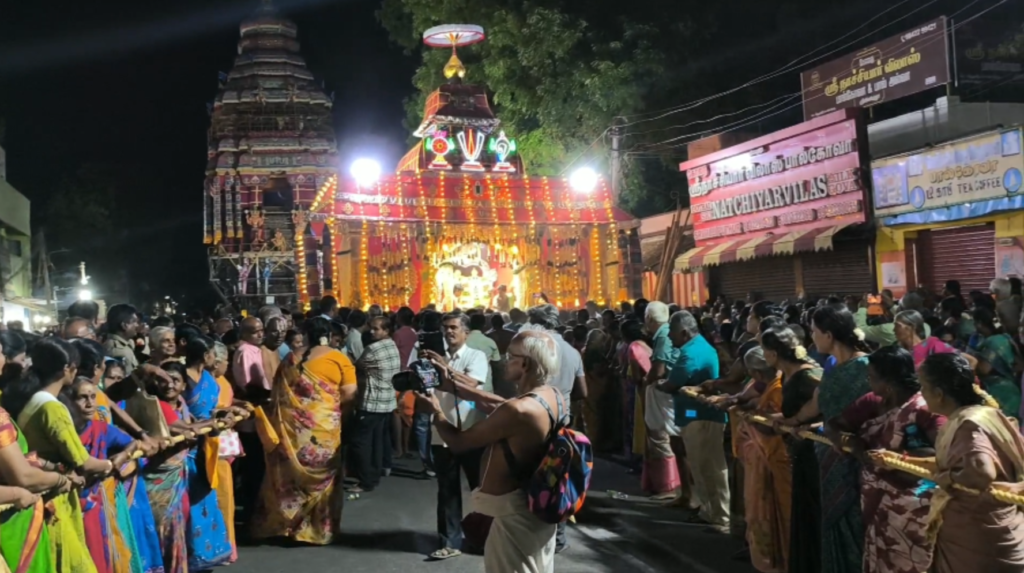 விண்ணதிர ‘கோவிந்தா கோவிந்தா’ கோஷம்..!! ஸ்ரீவில்லிபுத்தூர் ஆண்டாள் கோவில் 16 சக்கர தேரோட்டம் கோலாகலம்..!! Screenshot 2026 08 07 at 1.14.28 PM